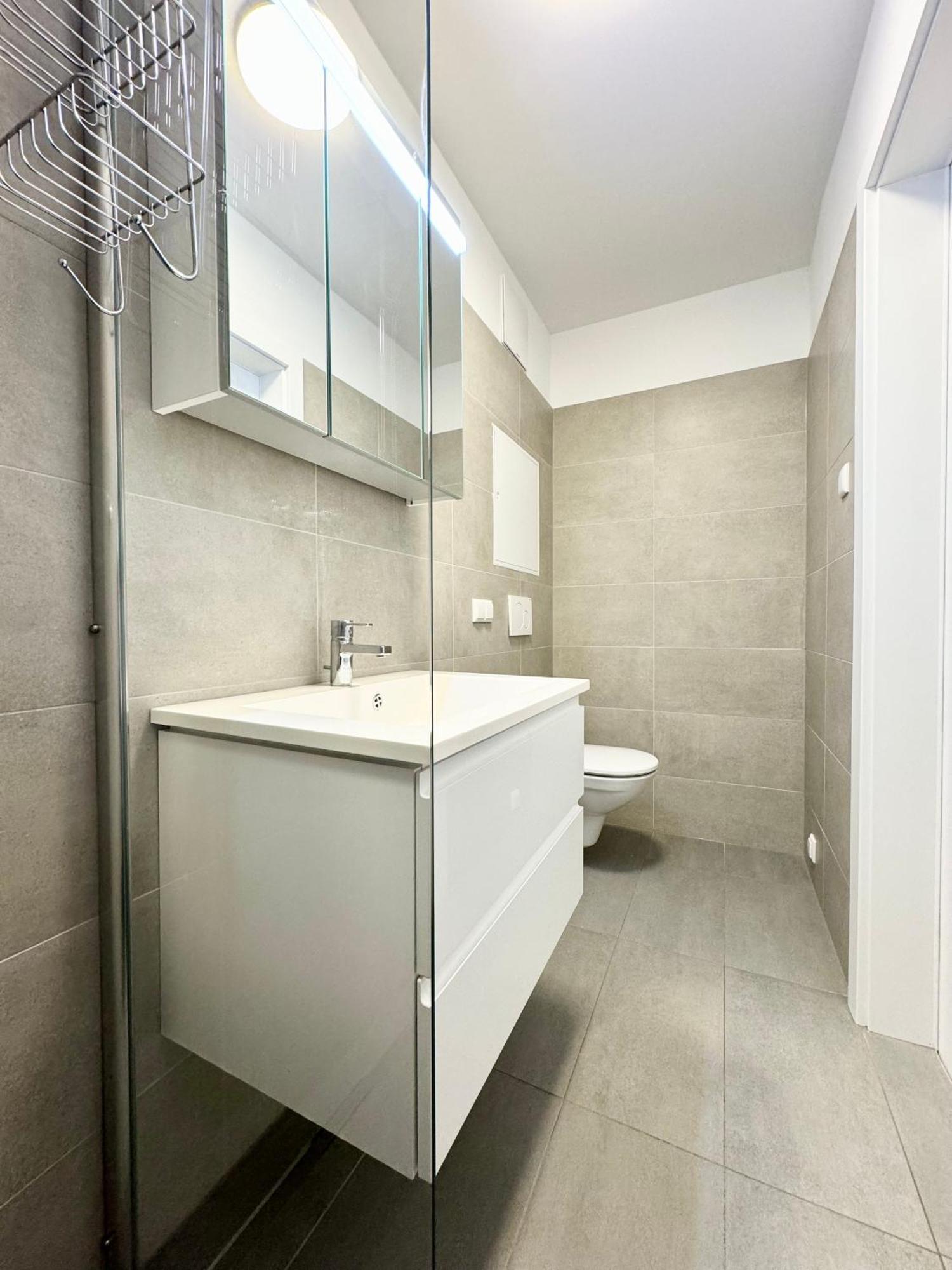 Kreative Wohnung Mit Balkon Vienna Esterno foto