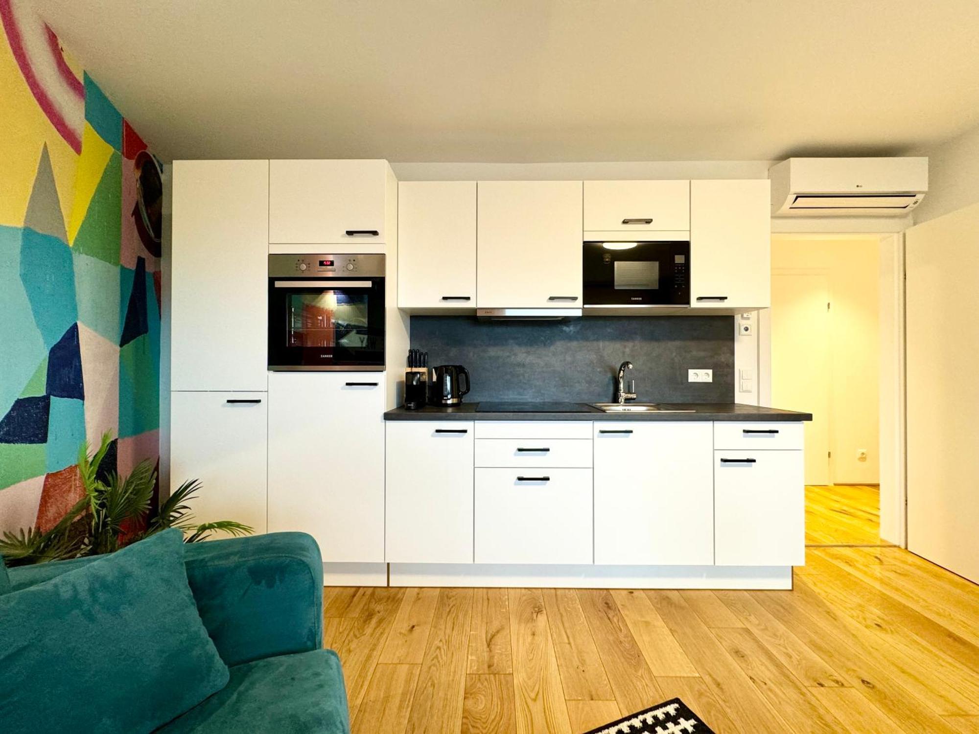 Kreative Wohnung Mit Balkon Vienna Esterno foto