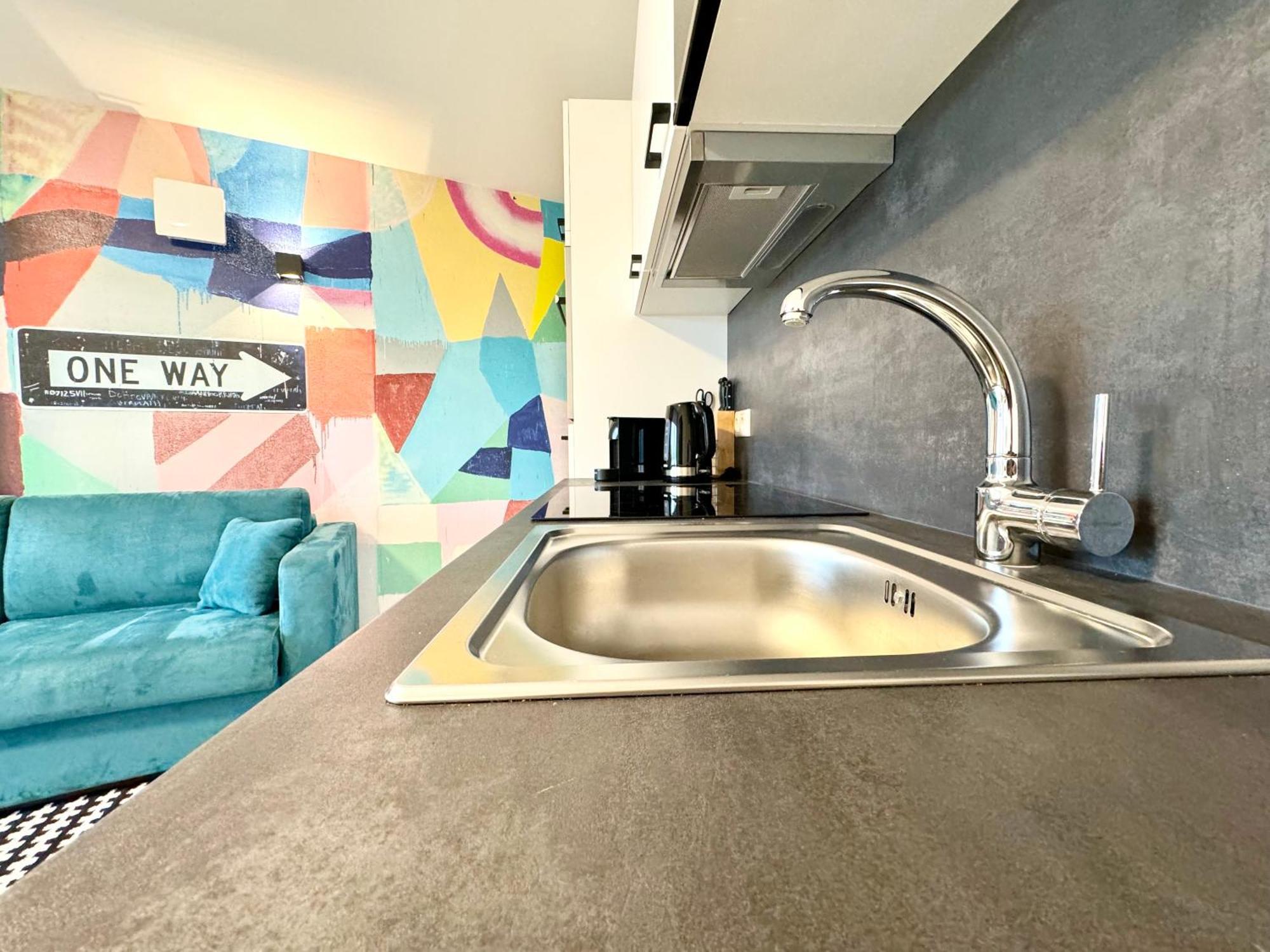 Kreative Wohnung Mit Balkon Vienna Esterno foto